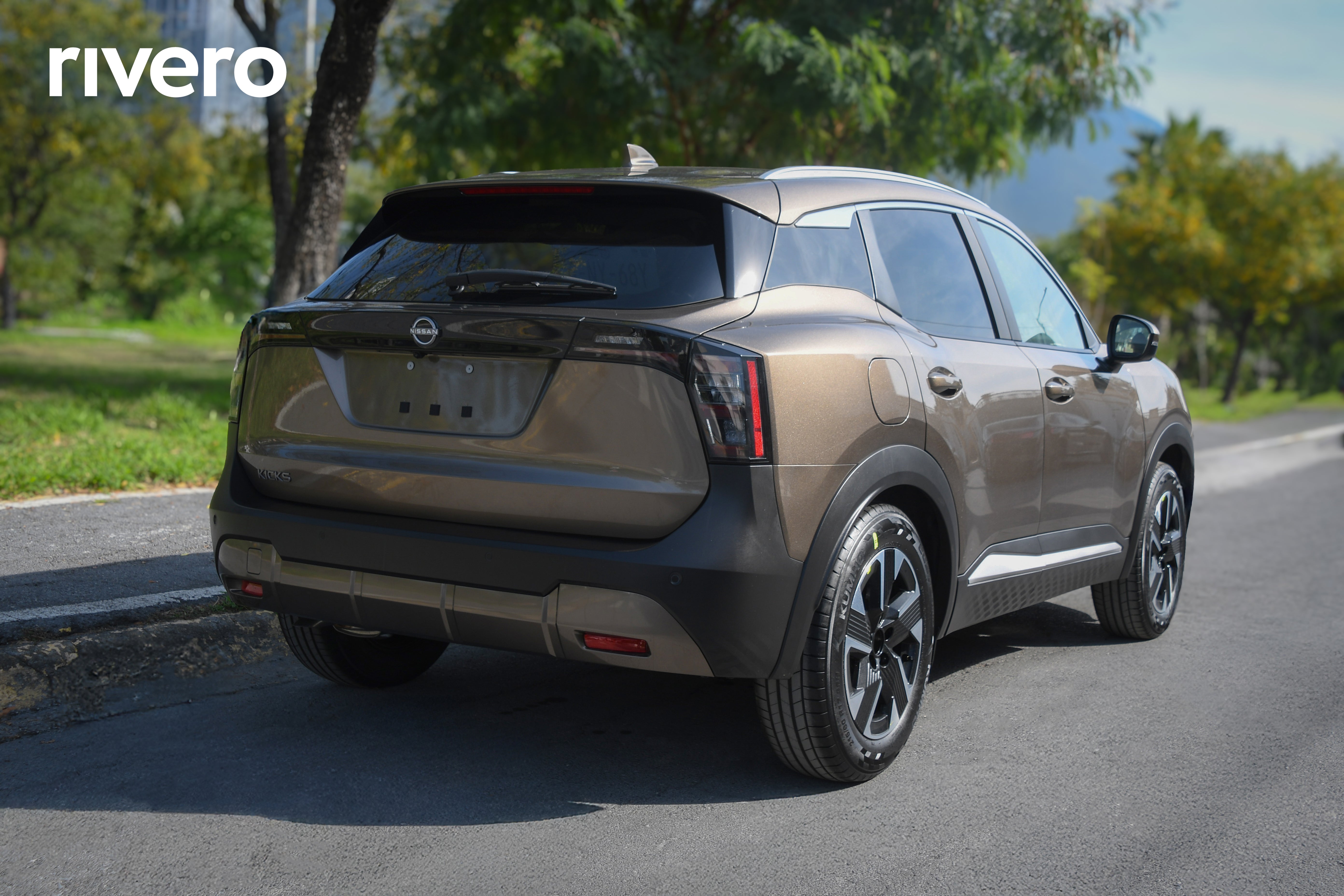 2025 Nissan KICKS PLATINUM CVT